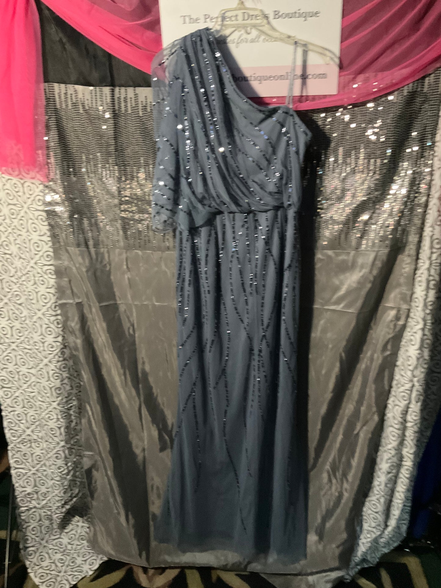 Gorgeous Adrianne Papell Gown